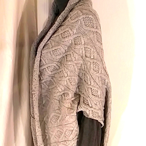 NWT NU CONSTRUCTION Light Grey Cape/Sweater. - Picture 7 of 12